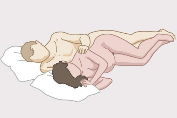 la position de la cuillère de grossesse et de sexe
